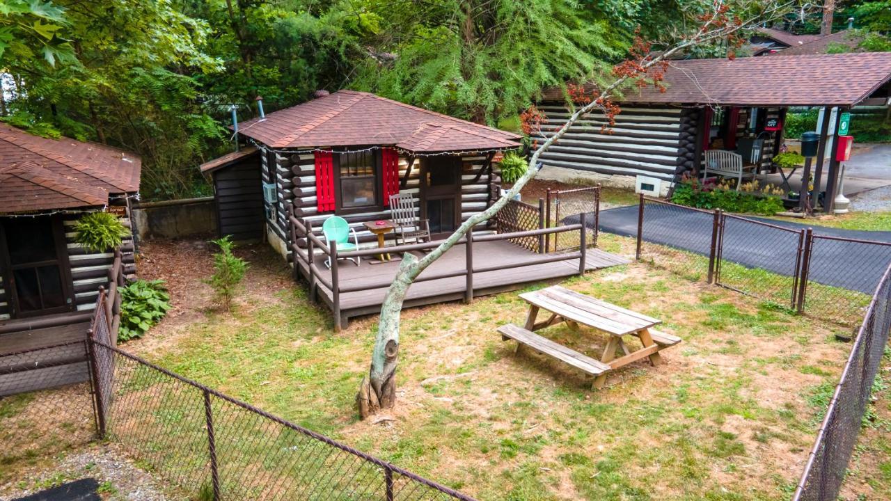 Log Cabin Motor Court Asheville Esterno foto