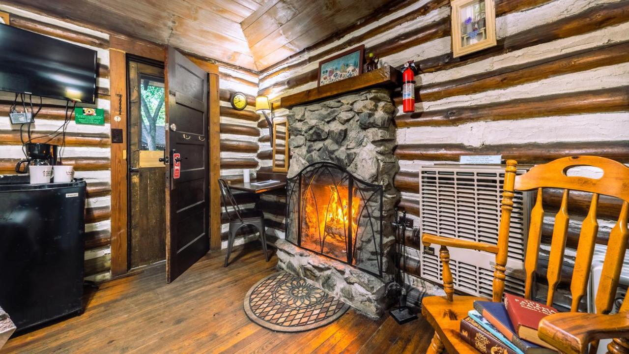 Log Cabin Motor Court Asheville Esterno foto